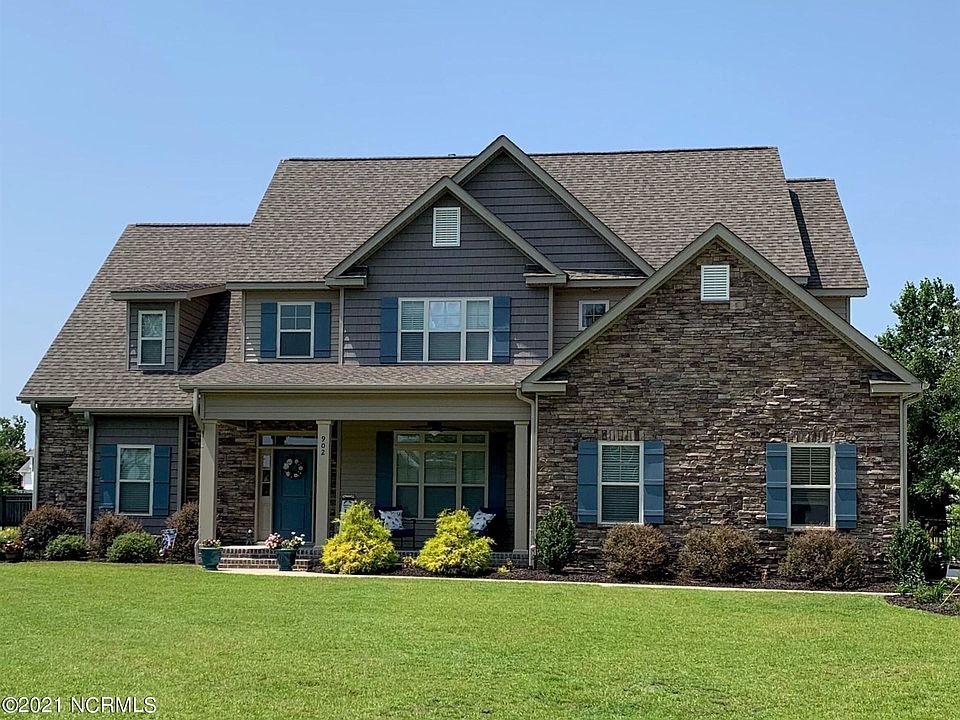 1st image of 902 Derbyshire Ln