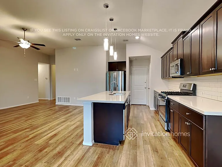 1790 Alamandine Ave — Photo 6