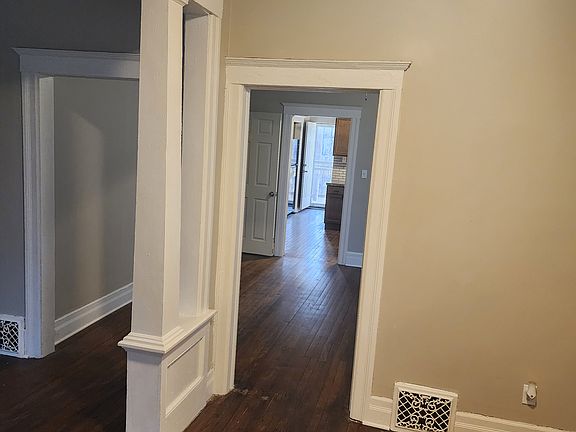 3rd image of 112 E Buena Vista St