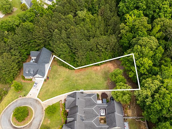 2nd image of 440 Leamington Ln