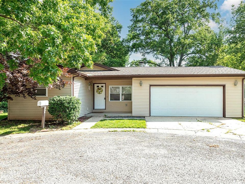 1st image of 13 Saddlewood Ln