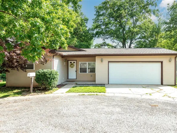 13 Saddlewood Ln, Glen Carbon, IL 62034