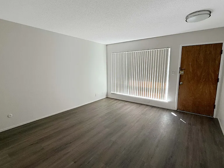 480 Crescent — Photo 36
