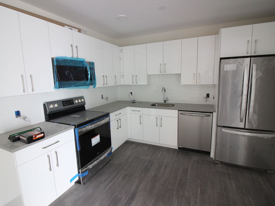 2nd image of 1064 Tremont St #111