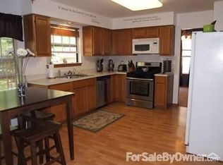 21 Whispering Dr, Streamwood, IL 60107