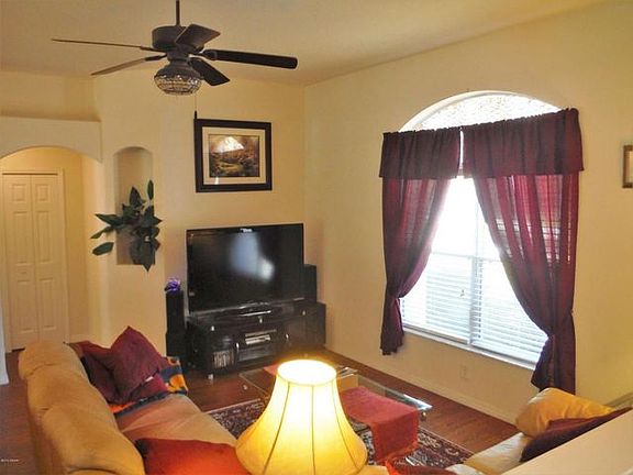 4th image of 27 Acanthus Cir
