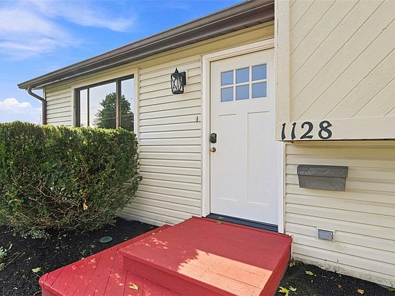 3rd image of 1128 1st Ave