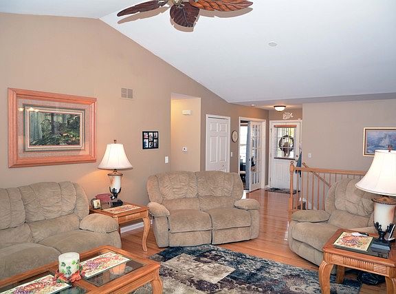 3rd image of 10788 Braemar Pkwy