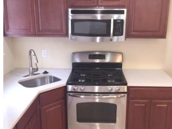2nd image of 2747 Alresford St