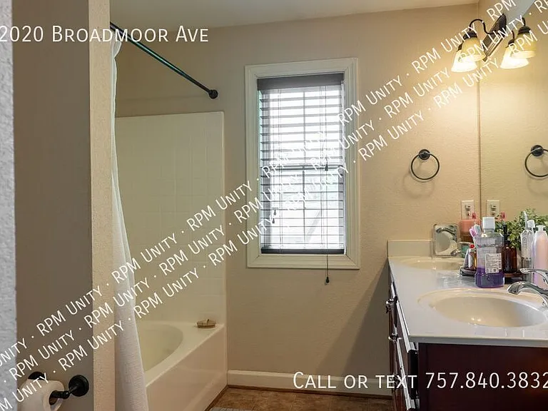 2020 Broadmoor Ave — Photo 4