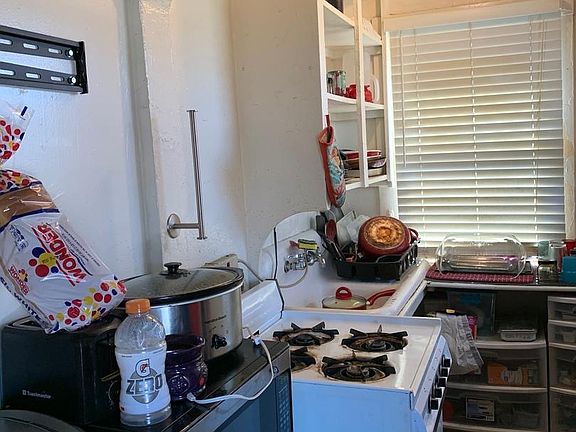 2nd image of 630 13th St APT 6