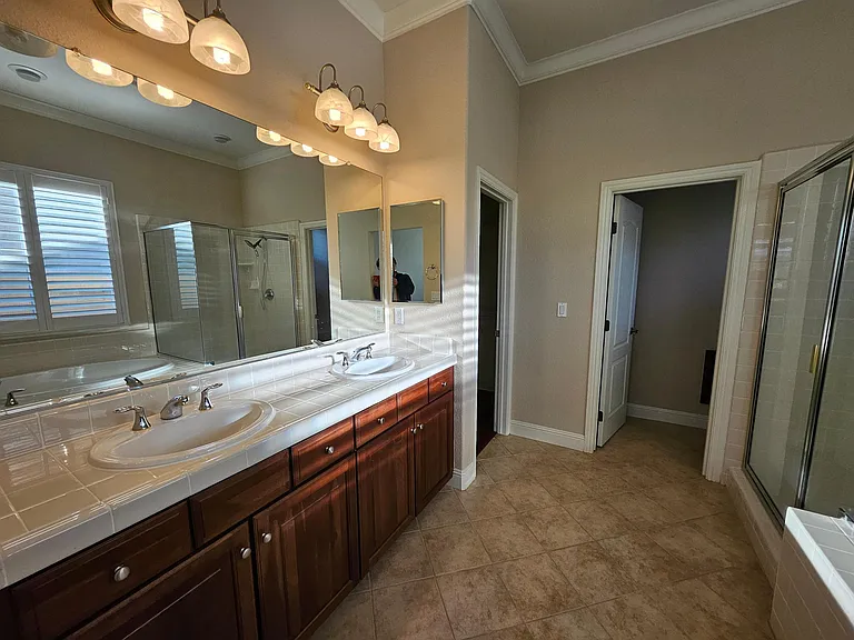 2046 Stockman Cir — Photo 9