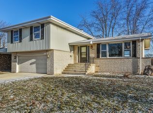 540 Thornwood Dr, South Holland, IL 60473