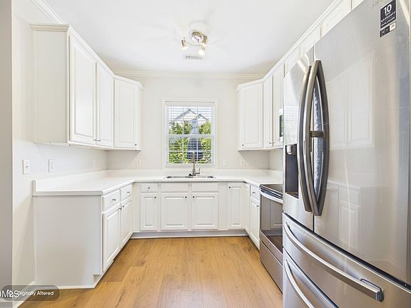 3rd image of 2748 Andover Glen Rd