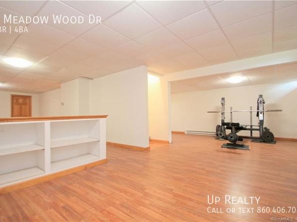 4 Meadow Wood Dr, Suffield, CT 06078