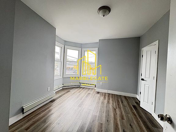 5th image of 465 Ferry St #11