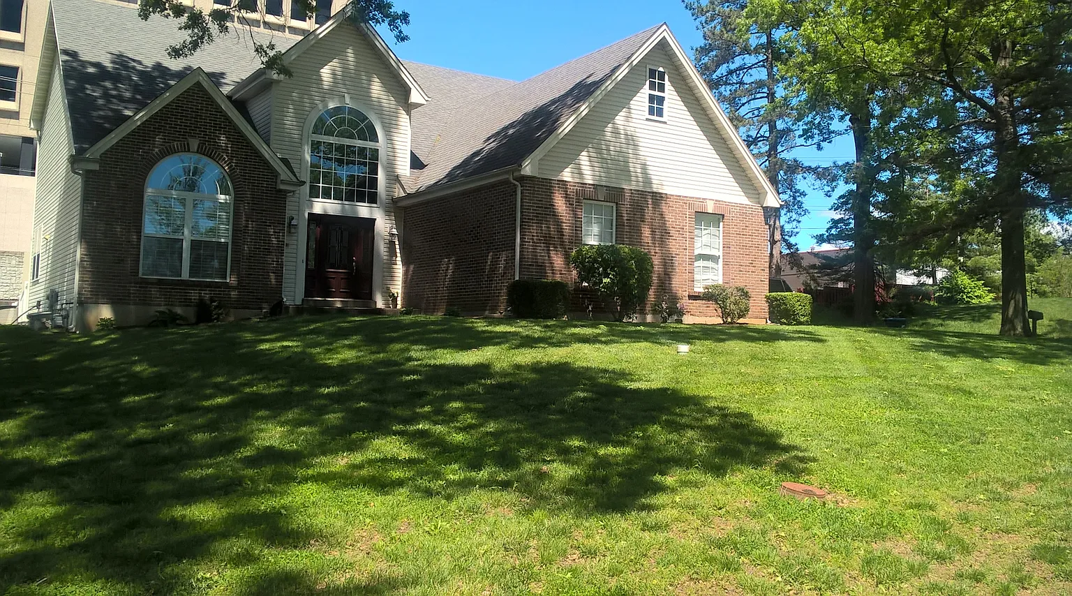 835 Newcastle Dr photo 1