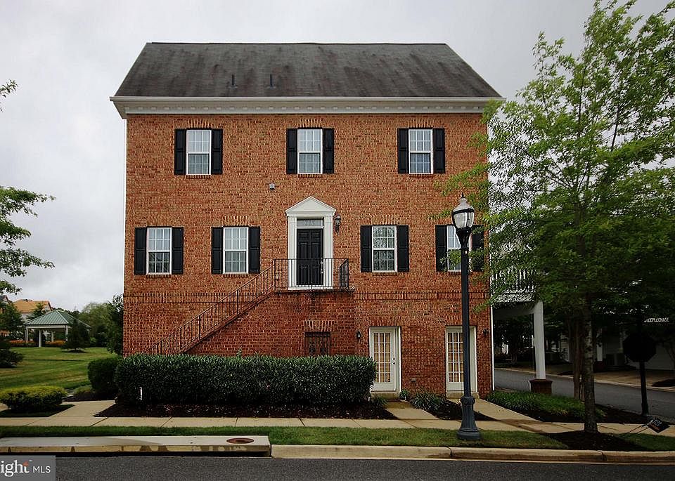 1st image of 225 Buckeye Cir