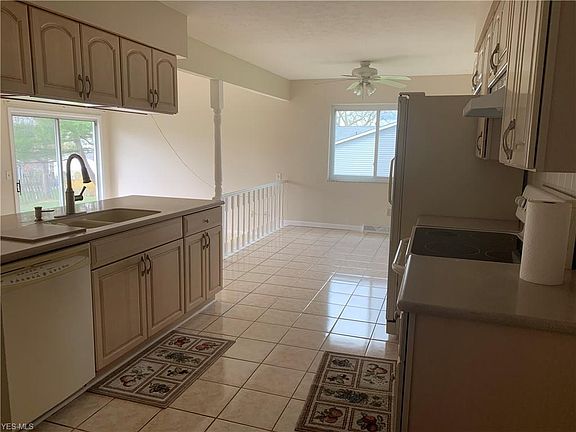 3rd image of 8799 N Gateway Dr