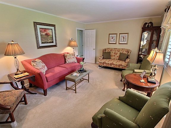2nd image of 308 Fontaine Dr