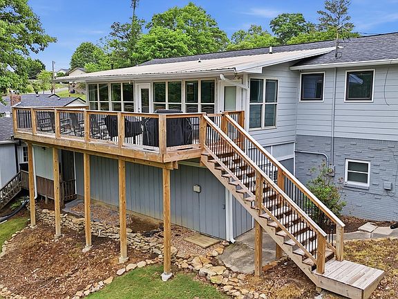 3rd image of 1447 Longbrook Dr NE
