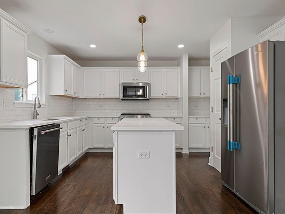 3rd image of 206 Christine Way