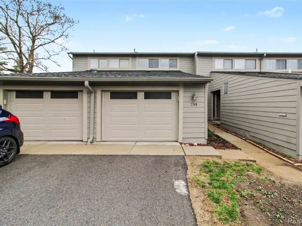 798 Peninsula Ct, Ann Arbor, MI 48105