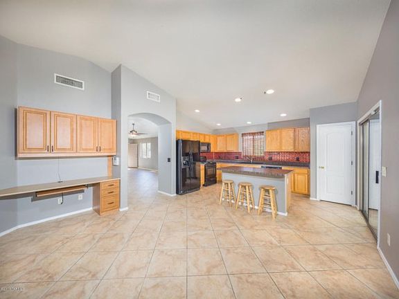 5th image of 2882 W Medallion Dr