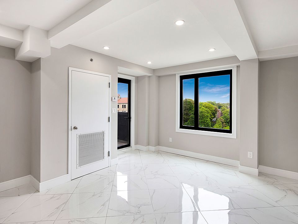 1st image of 17730 Wexford Ter Penthouse 804