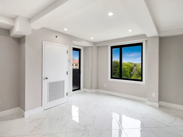 177-30 Wexford Terrace image 1 of 11