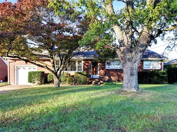 10 Calvert Dr, Newport News, VA 23601