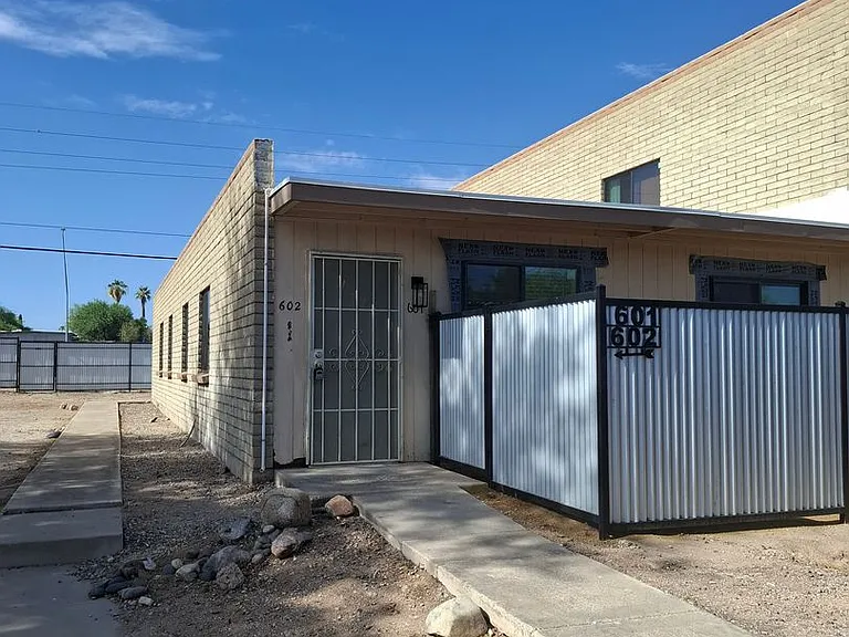 Taylor Heights Apartments — Photo 14