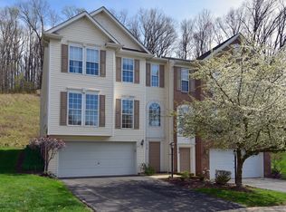 678 Village Green Blvd E, Mars, PA 16046