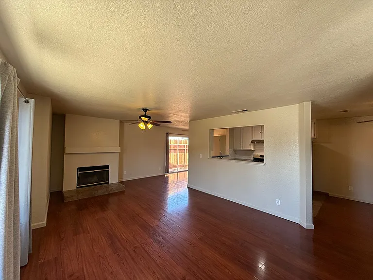 2054 Hyannis Cir — Photo 8