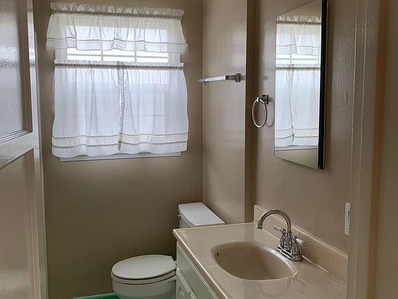5th image of 1501 W Alameda Ave APT A