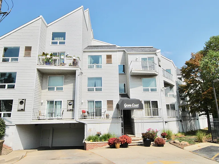 1900 Grove Ct #409 — Photo 5