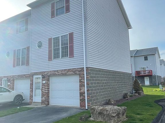 3rd image of 504 Cattail Ln