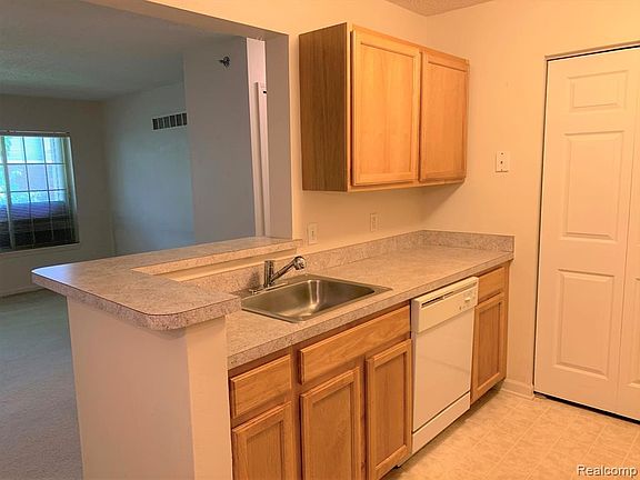5th image of 11106 Pinehurst Ln