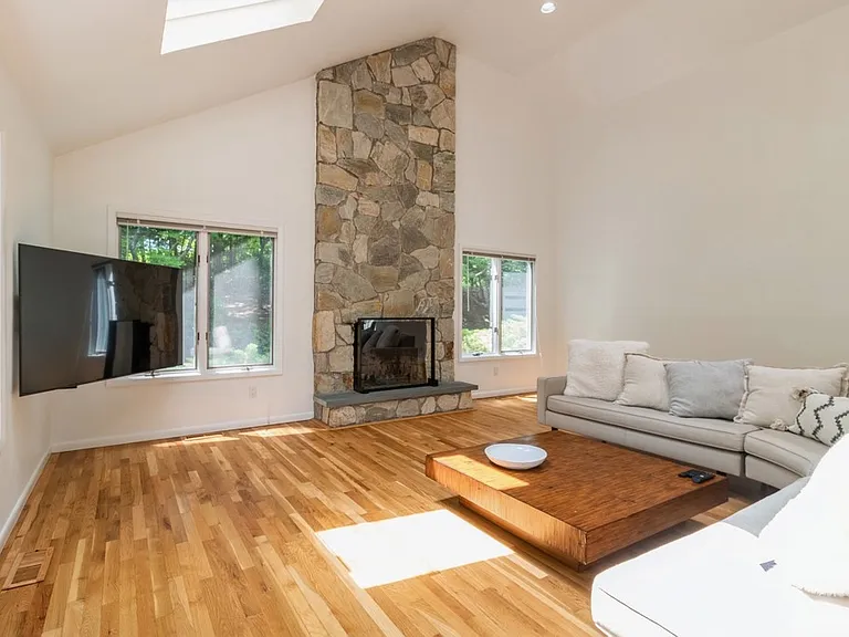 8 Bay Woods Dr — Photo 12