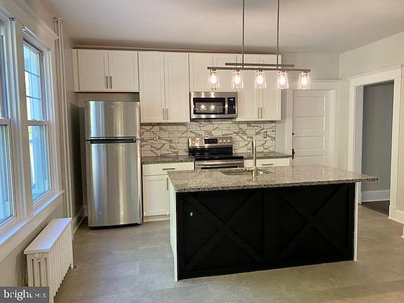 3rd image of 3 Elliott Rd