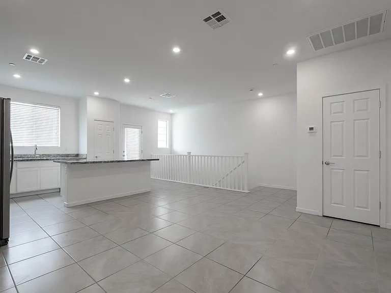 902 Bronzite St — Photo 20