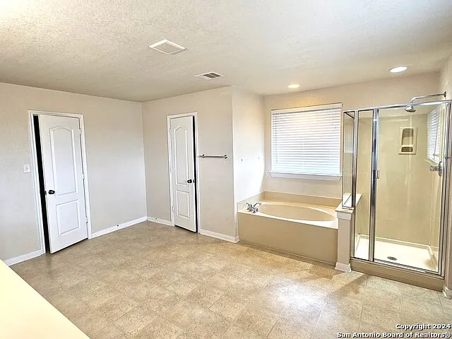 208 Springtree Cv — Photo 21