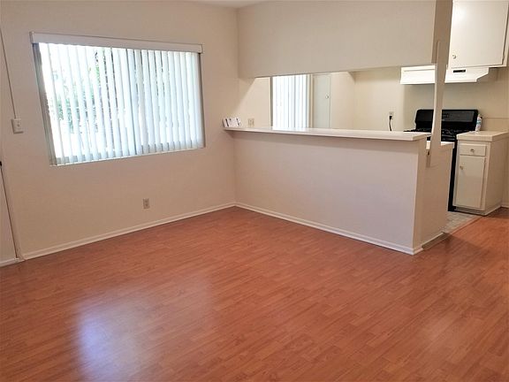 3rd image of 323 N Howard St #1