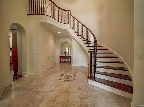 5th image of 213 Coventry Ln