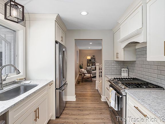 3rd image of 6521 Samrick Ave NE