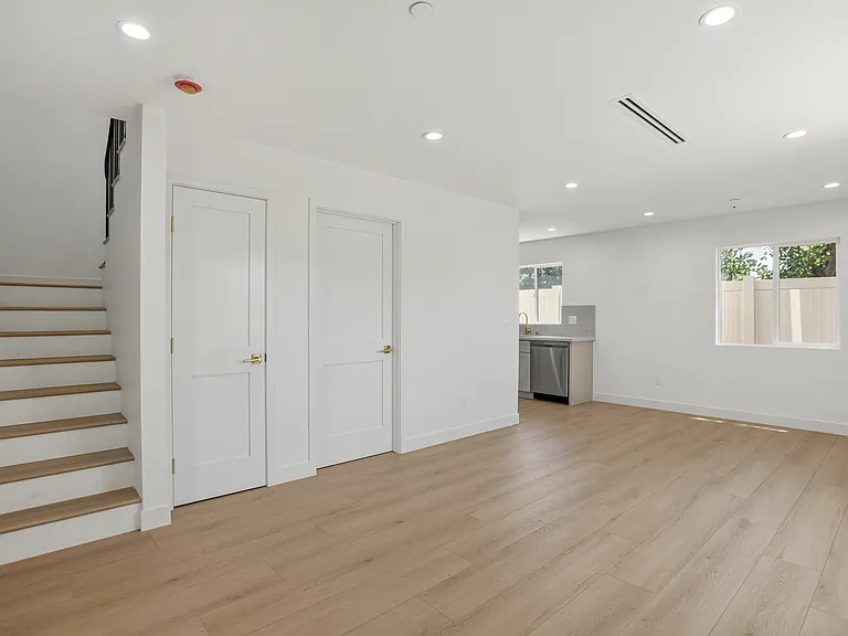 11506 Valjean Ave — Photo 12