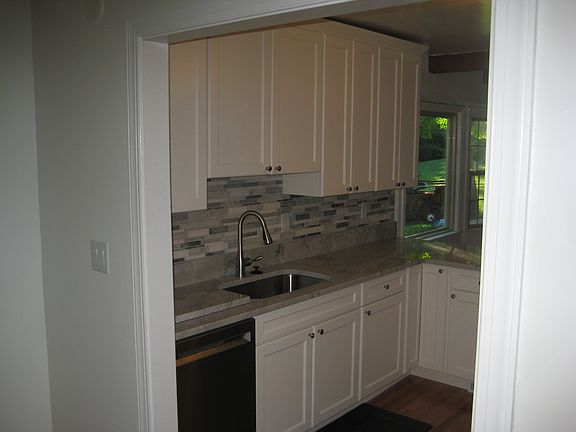 3rd image of 509 Heritage Ln NW