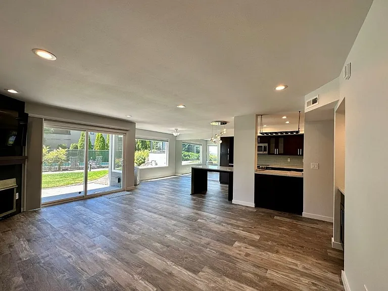9201 NE Juanita Dr #103 — Photo 3