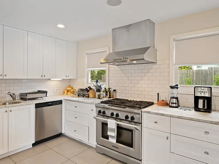 32 Floyd St — Photo 9