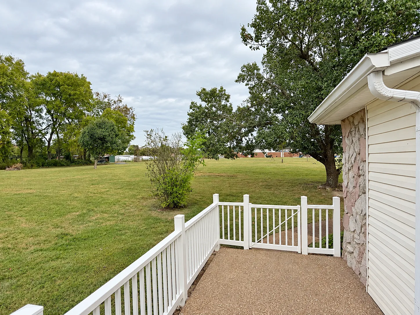 2 bed, 940 sqft, $1,900 — Photo 3